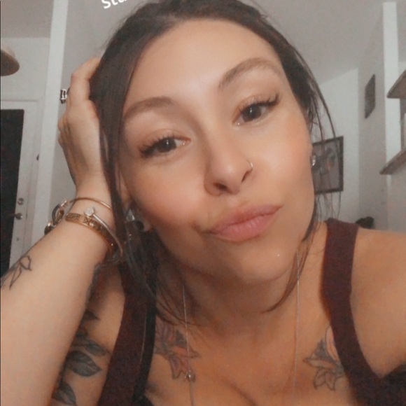 Meet your Posher, Felicia - Picture 3 of 4